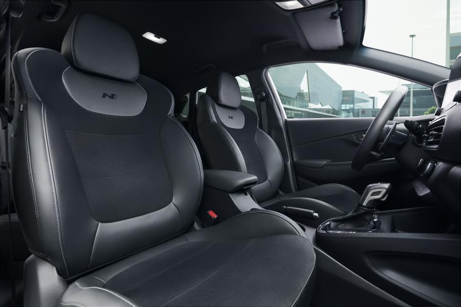Детали интерьера Hyundai Kona N (OS) 2021 года  (WW) (фото 26 из 29)
